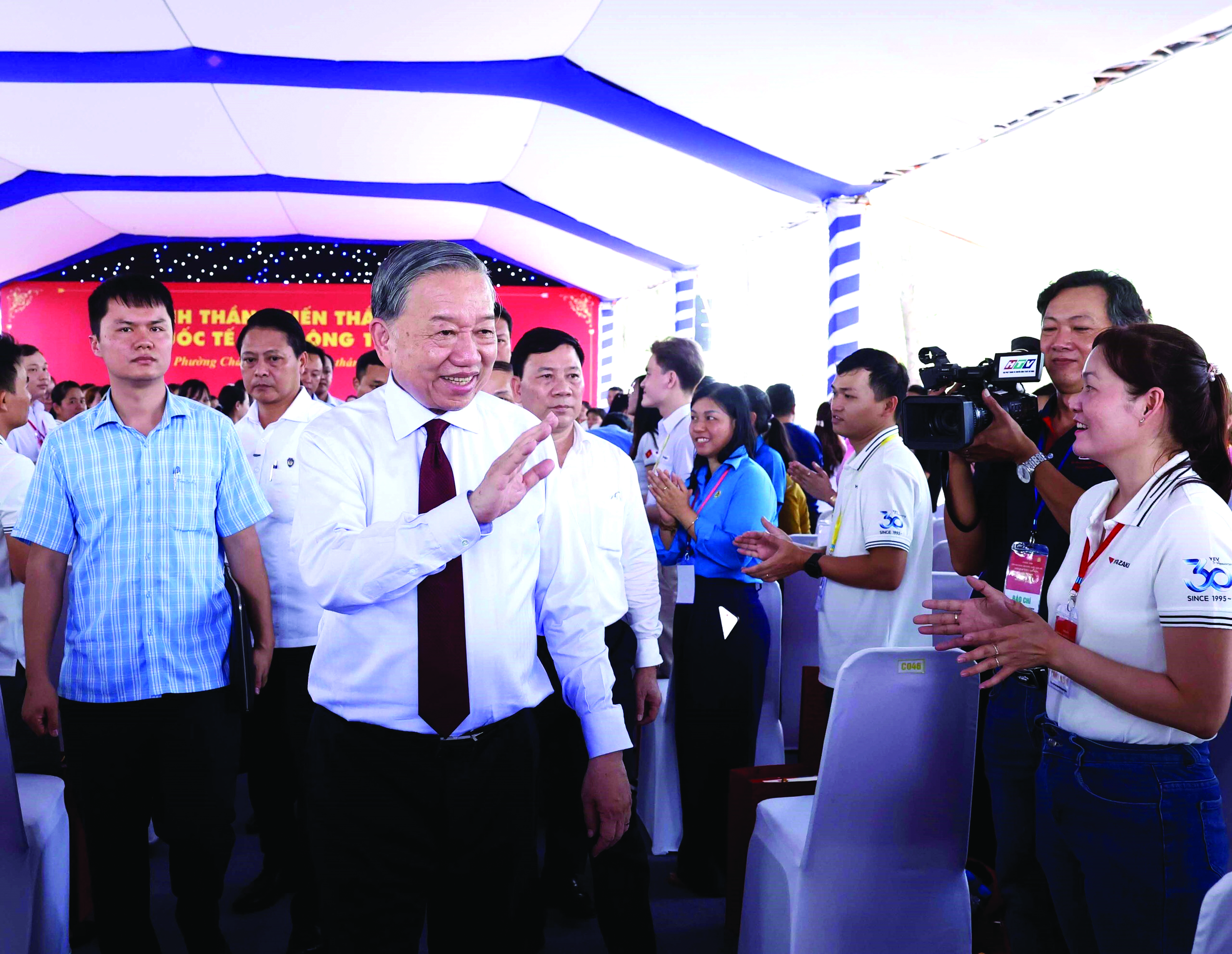 Tổng Bí thư, Chủ tịch nước Tô Lâm thăm, động viên công nhân, người lao động tiêu biểu tại Thành phố Hồ Chí Minh, ngày 27/4/2026.